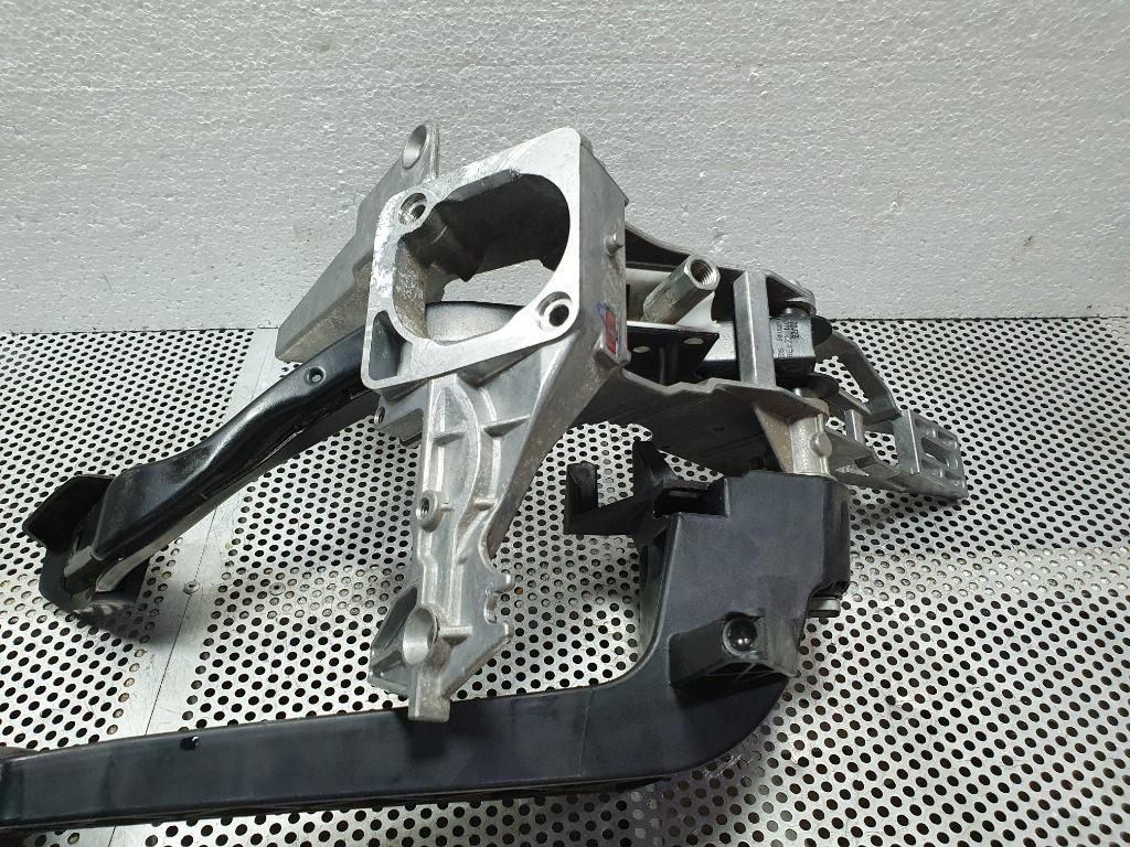 Pedalier  AUDI A4 II 8E2, B6 2000 - 2005 2.0 2.0 ALT 8E1721117A