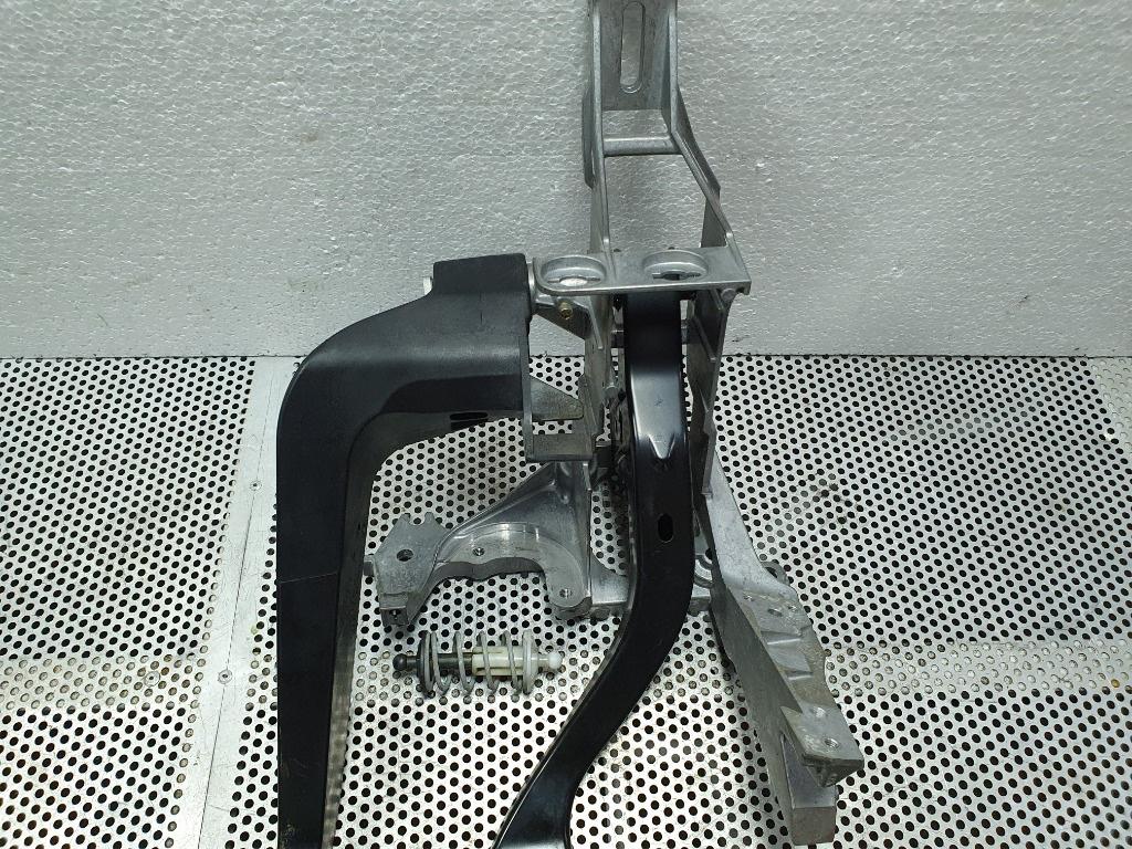 Pedalier  AUDI A4 II 8E2, B6 2000 - 2005 2.0 2.0 ALT 8E1721117A