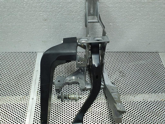 Pedalier  AUDI A4 II 8E2, B6 2000 - 2005 2.0 2.0 ALT 8E1721117A