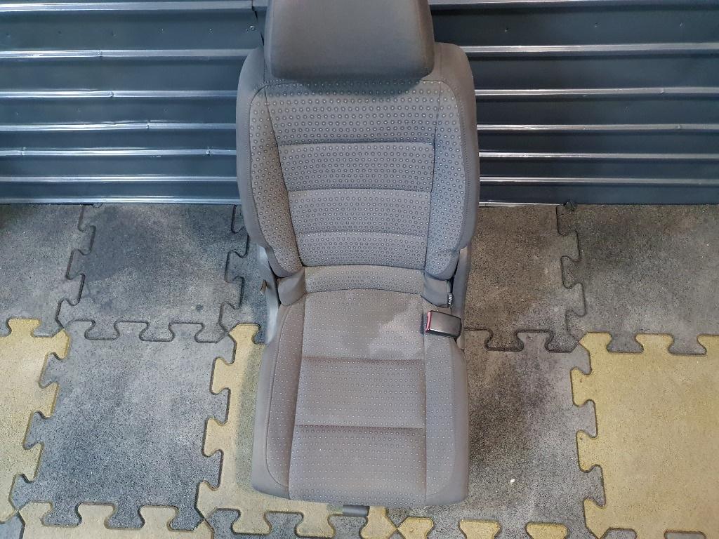 Scaun pasager dreapta VOLKSWAGEN TOURAN 1T1, 1T2 2003 - 2010 1T0883065D