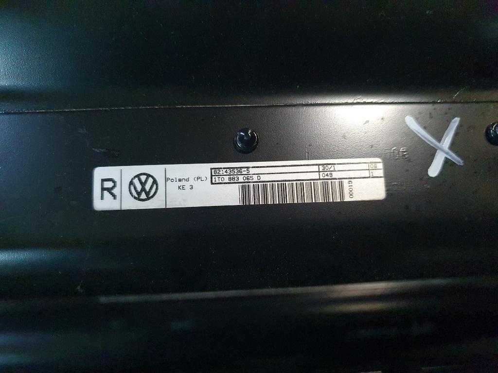 Scaun pasager dreapta VOLKSWAGEN TOURAN 1T1, 1T2 2003 - 2010 1T0883065D