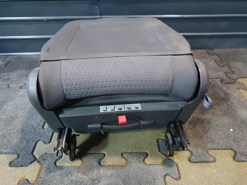 Scaun pasager stanga VOLKSWAGEN TOURAN 1T1, 1T2 2003 - 2010 2.0 TDI BMM  1T0883063D
