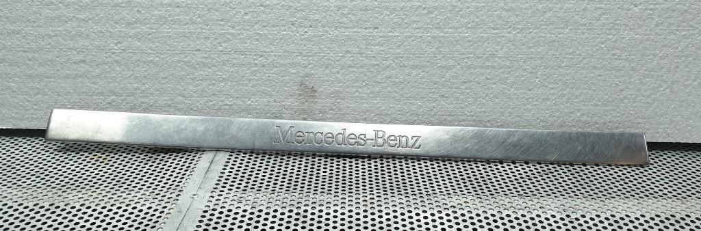 Ornament prag dreapta fata  MERCEDES-BENZ M-CLASS W163 1998 - 2005 2.7 ML 270 CDI OM 612.963  A1636860820