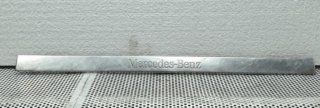 Ornament prag stanga fata MERCEDES-BENZ M-CLASS W163 1998 - 2005 2.7 ML 270 CDI OM 612.963  A1636860720