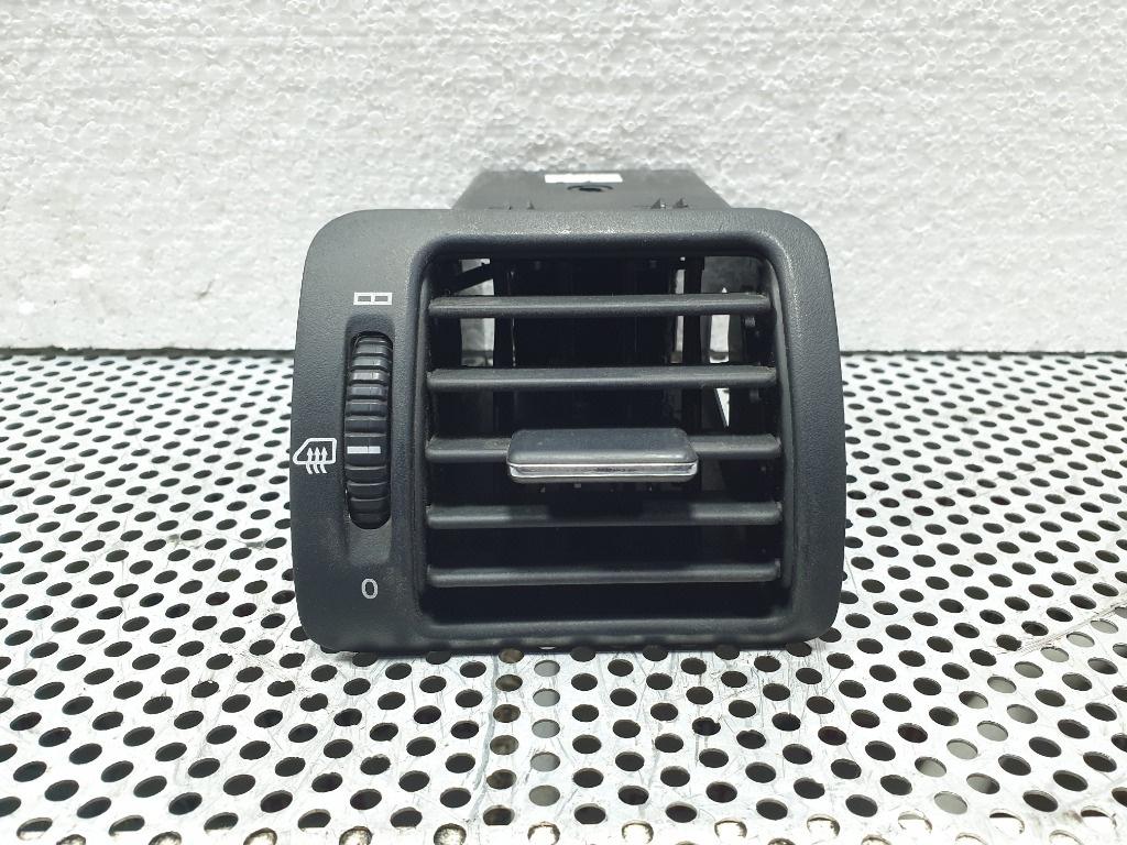 Grila ventilatie bord dreapta MERCEDES-BENZ M-CLASS W163 1998 - 2005 2.7 ML 270 CDI OM 612.963 A1638300254