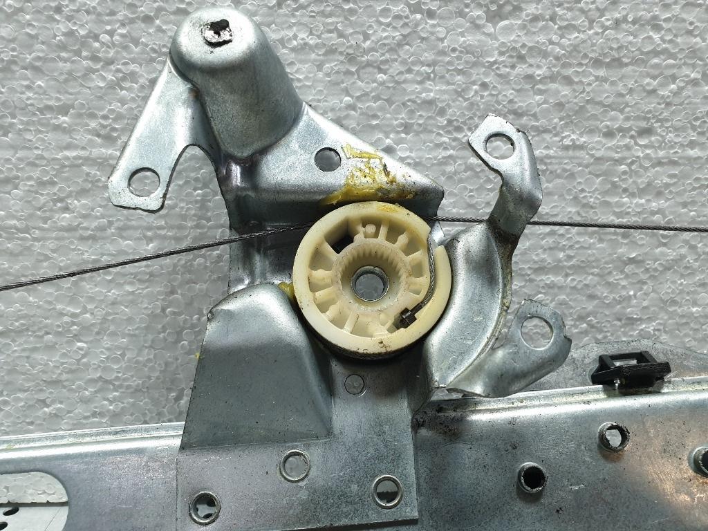 Macara geam stanga spate  MERCEDES-BENZ M-CLASS W163 1998 - 2005 2.7 ML 270 CDI OM 612.963