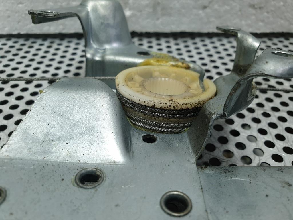 Macara geam stanga spate  MERCEDES-BENZ M-CLASS W163 1998 - 2005 2.7 ML 270 CDI OM 612.963