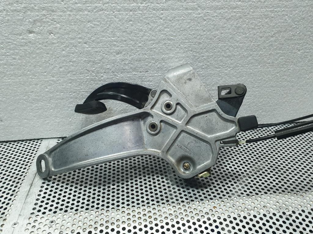Pedala frana de mana  MERCEDES-BENZ M-CLASS W163 1998 - 2005 2.7 ML 270 CDI OM 612.963 2024270101