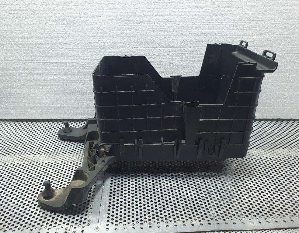 Carcasa baterie SKODA OCTAVIA 1Z3 2004 - 2013 1.9 TDI BJB, BKC, BLS, BXE  1K0915333C