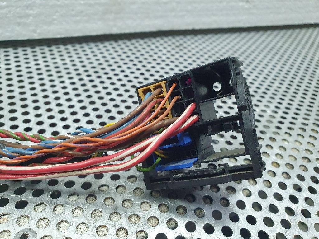 Conector mufa multimedia SKODA OCTAVIA 1Z3 2004 - 2013 1.9 TDI BJB, BKC, BLS, BXE 3B7035444