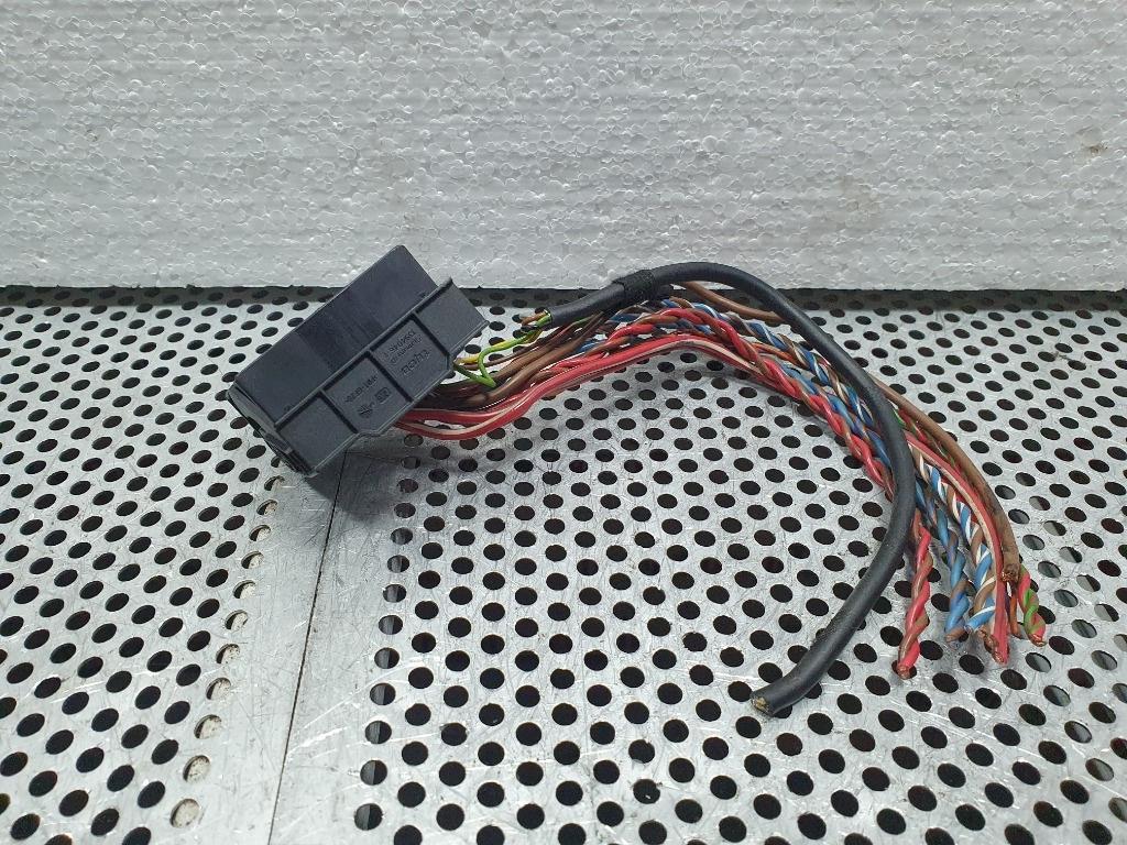 Conector mufa multimedia SKODA OCTAVIA 1Z3 2004 - 2013 1.9 TDI BJB, BKC, BLS, BXE 3B7035444