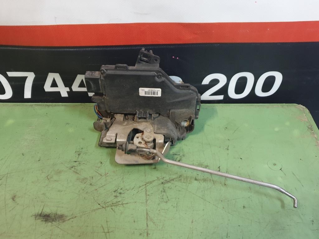 Broasca usa stanga fata  AUDI A4 II Avant 8E5, B6 2000 - 2005 1.9 TDI AVF, AWX 4B1837015G