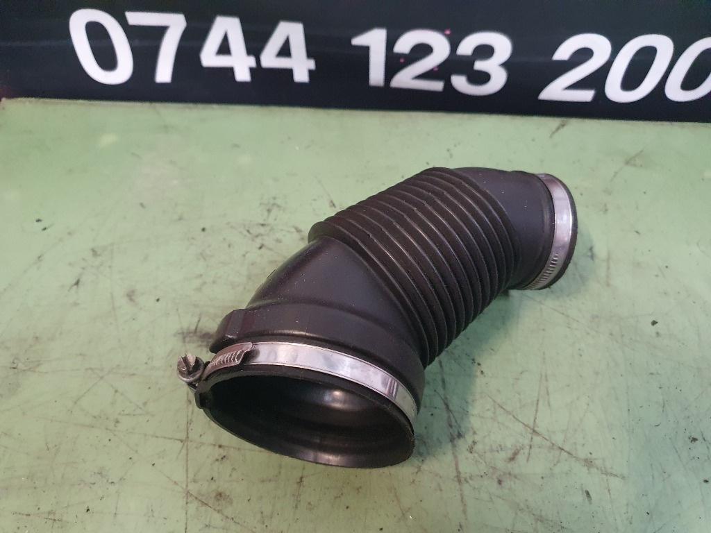 Conducta admisie filtru aer  AUDI A6/S6 III Saloon 4F2, C6 2004 - 2011 3.0 TDI quattro BMK 4F0129615D