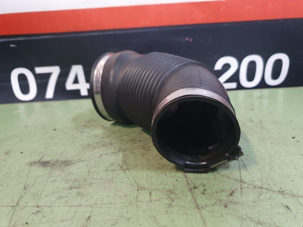Conducta admisie filtru aer  AUDI A6/S6 III Saloon 4F2, C6 2004 - 2011 3.0 TDI quattro BMK 4F0129615D