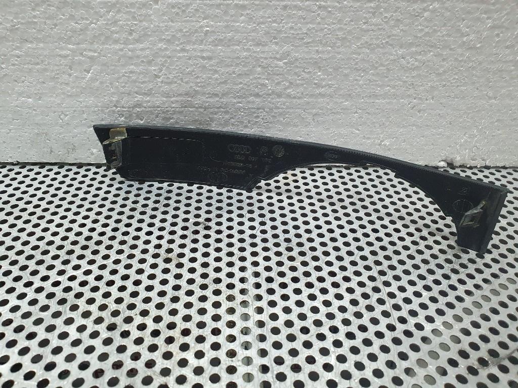 Grila proiector stanga  AUDI A4 II Avant 8E5, B6 2000 - 2005 1.9 TDI AVF, AWX 8E0807173