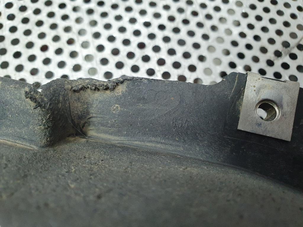 Aparatoare noroi inferioara dreapta AUDI A4 II Avant 8E5, B6 2000 - 2005 1.9 TDI AVF, AWX 8E0853834