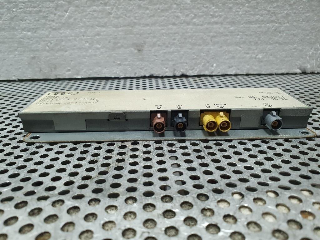 Amplificator antena radio  AUDI A4 II Avant 8E5, B6 2000 - 2005 1.9 TDI AVF, AWX  8E9035225B