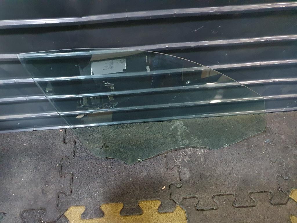 Geam dreapta fata BMW 3 V E90 2004 - 2012 2.0 320 d N47 D20 C 43R-001582