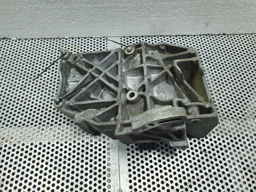 Suport  compresor AC AUDI A4 II Avant 8E5, B6 2000 - 2005 TDI AVF, AWX 038260885C