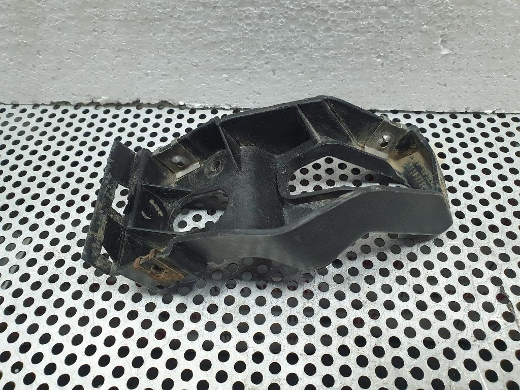 Suport ornament prag dreapta AUDI A4 II Avant 8E5, B6 2000 - 2005 1.9 TDI AVF, AWX  8E0853922B