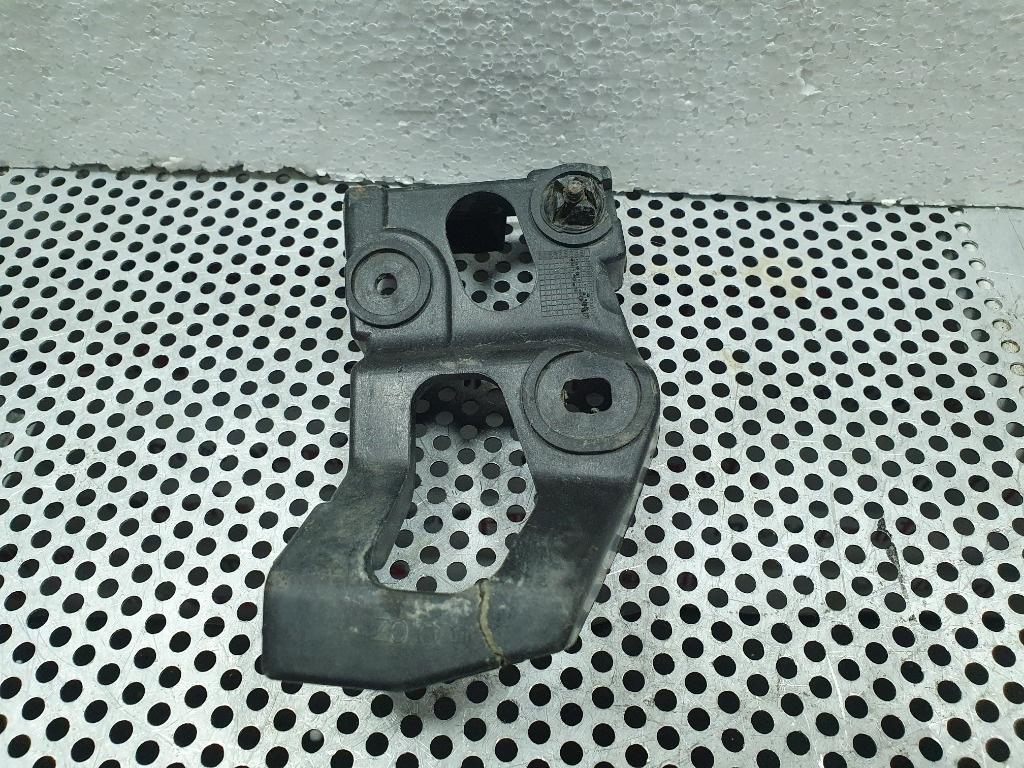 Suport ornament prag dreapta AUDI A4 II Avant 8E5, B6 2000 - 2005 1.9 TDI AVF, AWX  8E0853922B