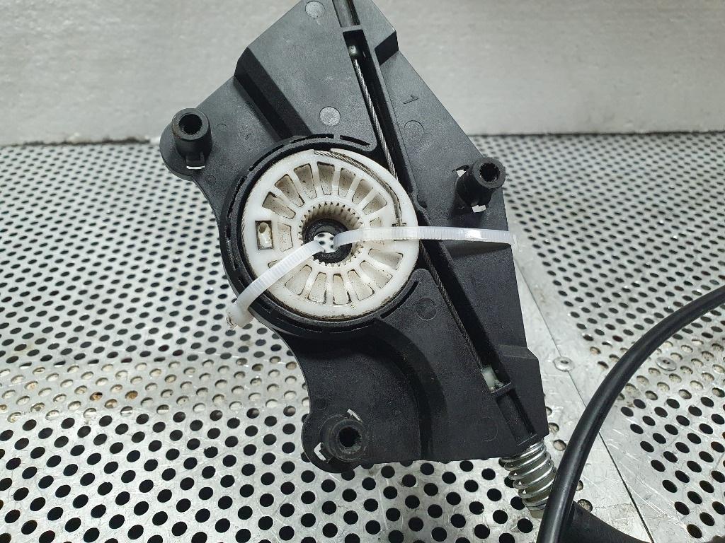 Macara Geam dreapta fata AUDI A4 II Avant 8E5, B6 2000 - 20051.9 TDI AVF, AWX 8E0837462C