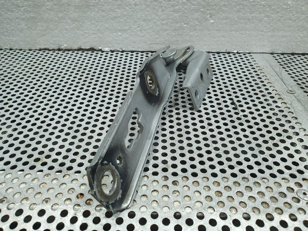 Balama capota motor dreapta  AUDI A4 II Avant 8E5, B6 2000 - 2005 1.9 TDI AVF, AWX  8E0823302F