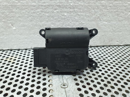 Motoras reglaj aeroterma V71 AUDI A4 II Avant 8E5, B6 2000 - 2005 1.9 TDI AVF, AWX BOSCH 0132801305  8E1820511D