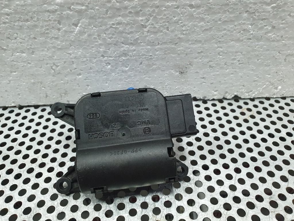 Motoras reglaj aeroterma V113 AUDI A4 II Avant 8E5, B6 2000 - 2005 1.9 TDI AVF, AWX BOSCH  0132801322  8E1820511F