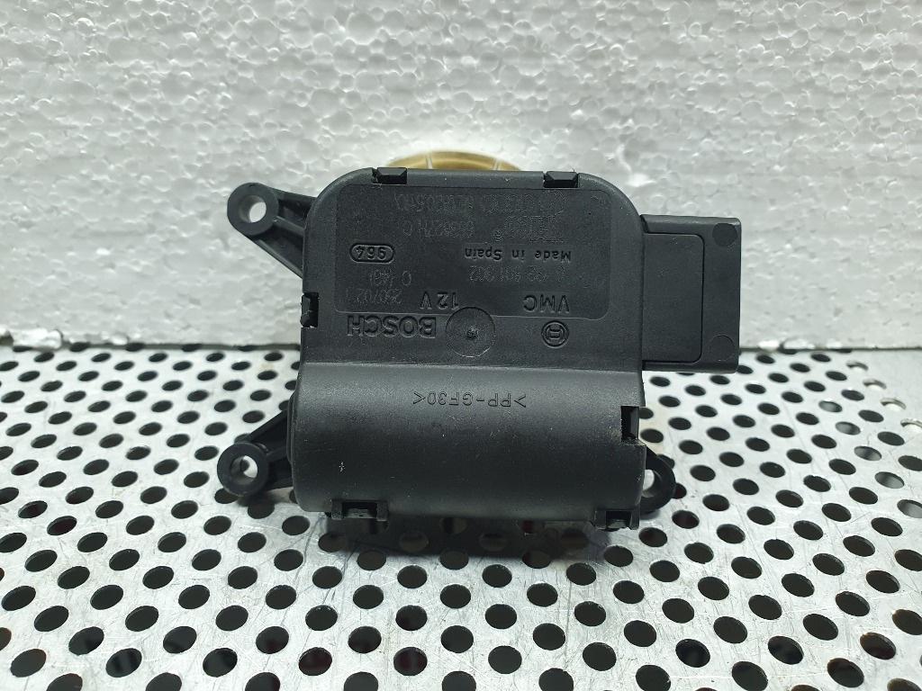 Motoras reglaj aeroterma V70 AUDI A4 II Avant 8E5, B6 2000 - 2005 1.9 TDI AVF, AWX BOSCH 0132801302 8E1820511C