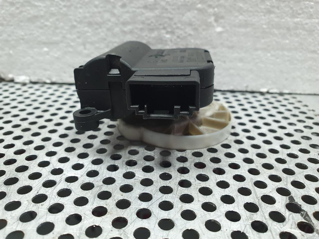 Motoras reglaj aeroterma V70 AUDI A4 II Avant 8E5, B6 2000 - 2005 1.9 TDI AVF, AWX BOSCH 0132801302 8E1820511C