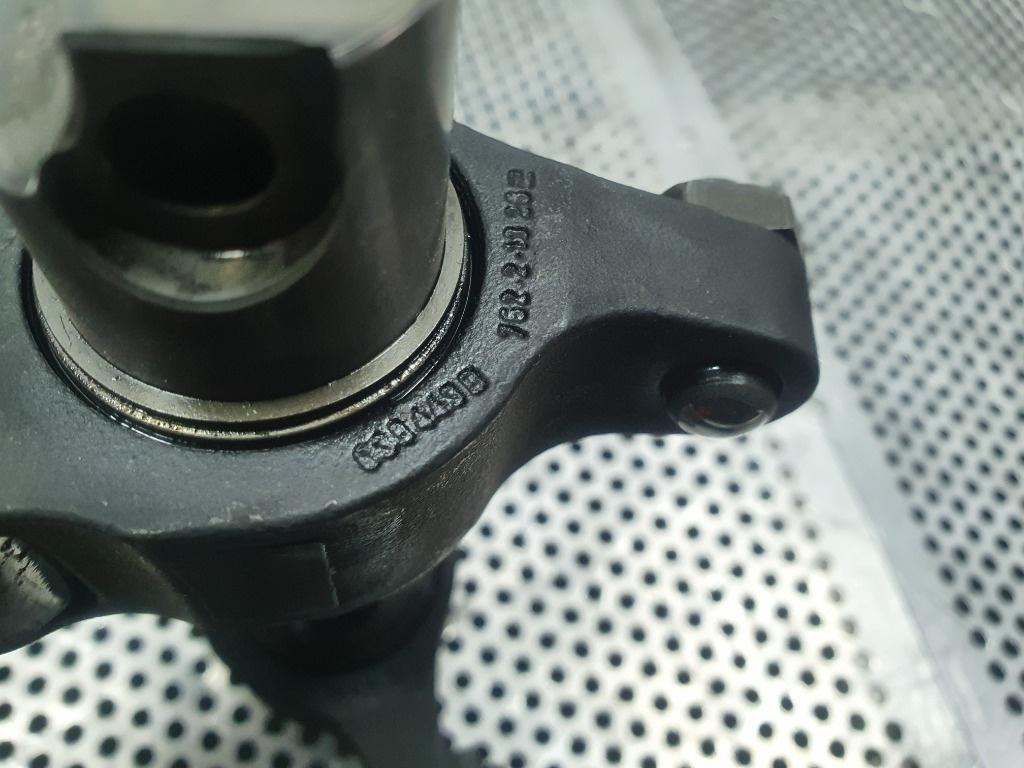 Rampa culbutori injectoare  AUDI A4 II Avant 8E5, B6 2000 - 2005 1.9 TDI AVF, AWX 038109527AF