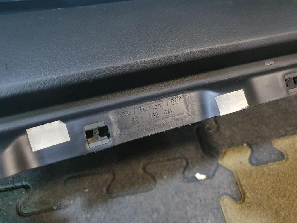 Plansa bord AUDI A4 II Avant 8E5, B6 2000 - 2005 1.9 TDI BKE  8E1858041