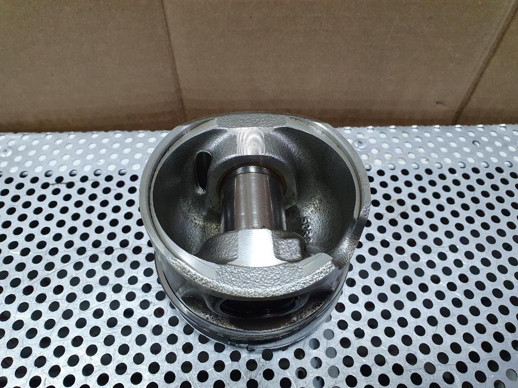 Piston VOLKSWAGEN GOLF V 1K1 2003 - 20092.0 TDI 16V BKD 03G107065J