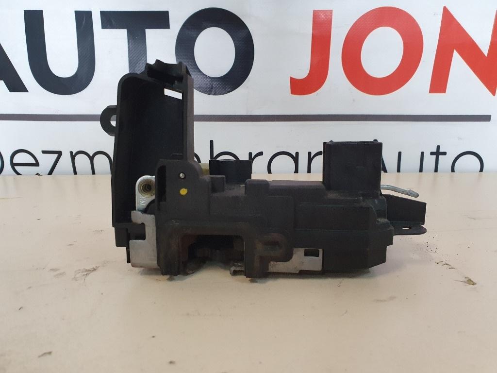 Broasca usa dreapta fata OPEL ZAFIRA B A05 2005 - 2015 1.9 CDTI Z 19 DTH 13220368