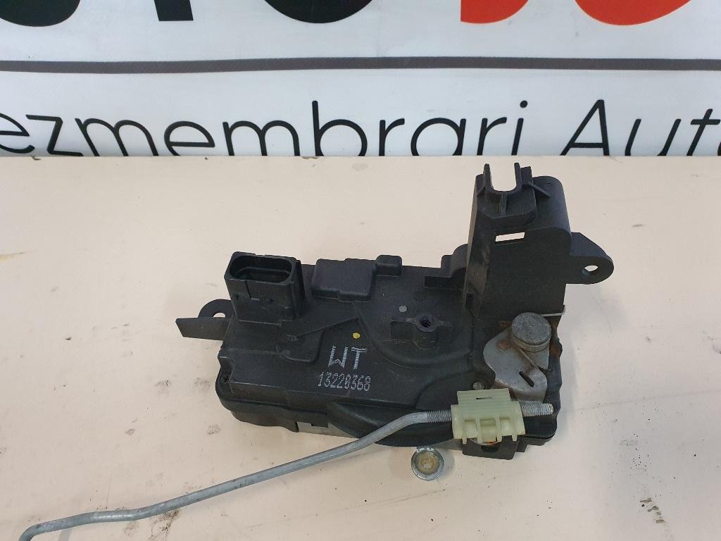 Broasca usa dreapta fata OPEL ZAFIRA B A05 2005 - 2015 1.9 CDTI Z 19 DTH 13220368