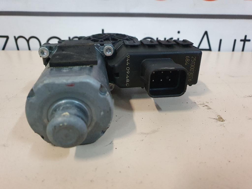 Motoras macara geam electric dreapta fata OPEL ZAFIRA B A05 2005 - 2015 1.9 CDTI Z 19 DTL  13132435RH