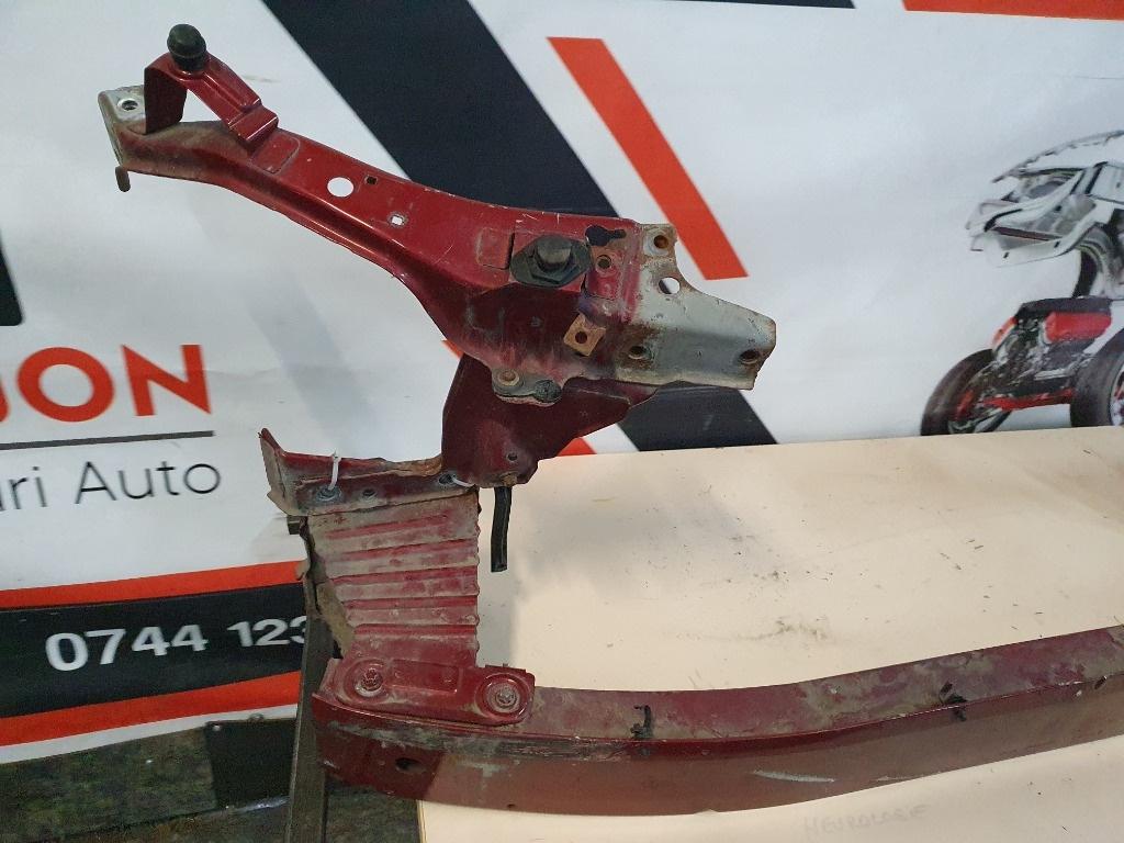 Armatura bara  cu ochelar far fata OPEL ZAFIRA B A05 2005 - 2015 1.9 CDTI Z 19 DT