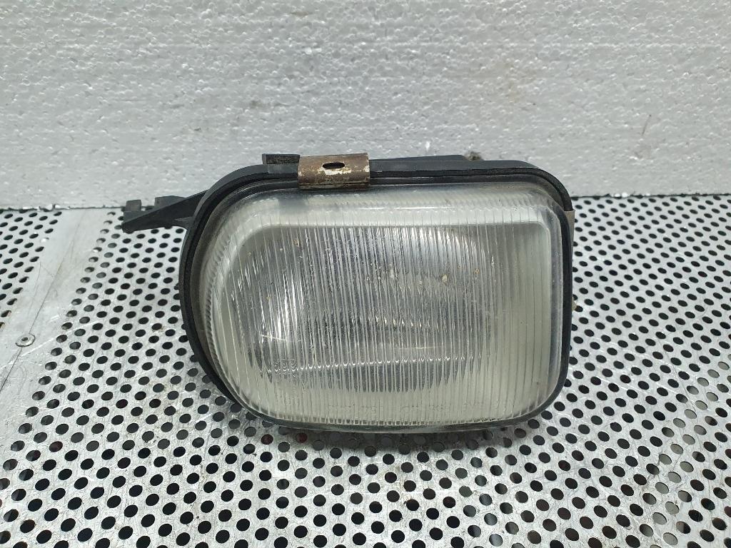 Proiector ceata  stanga MERCEDES-BENZ C-CLASS II W203  2000 - 2007 2.2 C 220 CDI OM 611.962 2158200556