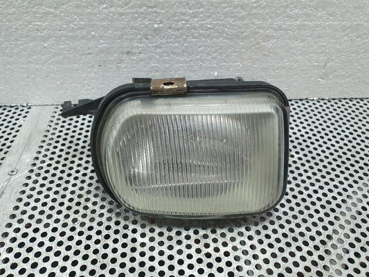 Proiector ceata  stanga MERCEDES-BENZ C-CLASS II W203  2000 - 2007 2.2 C 220 CDI OM 611.962 2158200556