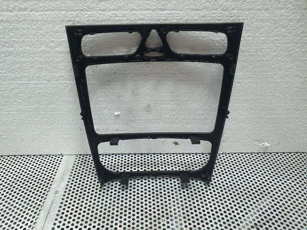 Rama casetofon MERCEDES-BENZ C-CLASS II W203  2000 - 2007, MERCEDES-BENZ C-CLASS T-Model II S203 2001 - 20072.2 C 220 CDI OM 646.963 A2036809039