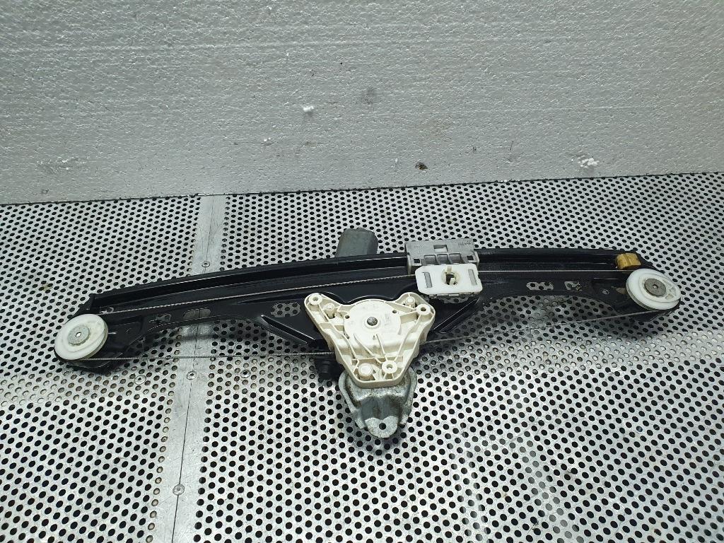 Macara Geam stanga spate MERCEDES-BENZ C-CLASS II W203  2000 - 2007, MERCEDES-BENZ C-CLASS T-Model II S203 2001 - 20072.2 C 220 CDI OM 646.963 A2038202942