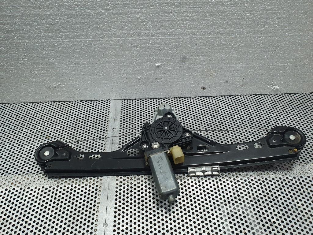 Macara Geam stanga spate MERCEDES-BENZ C-CLASS II W203  2000 - 2007, MERCEDES-BENZ C-CLASS T-Model II S203 2001 - 20072.2 C 220 CDI OM 646.963 A2038202942