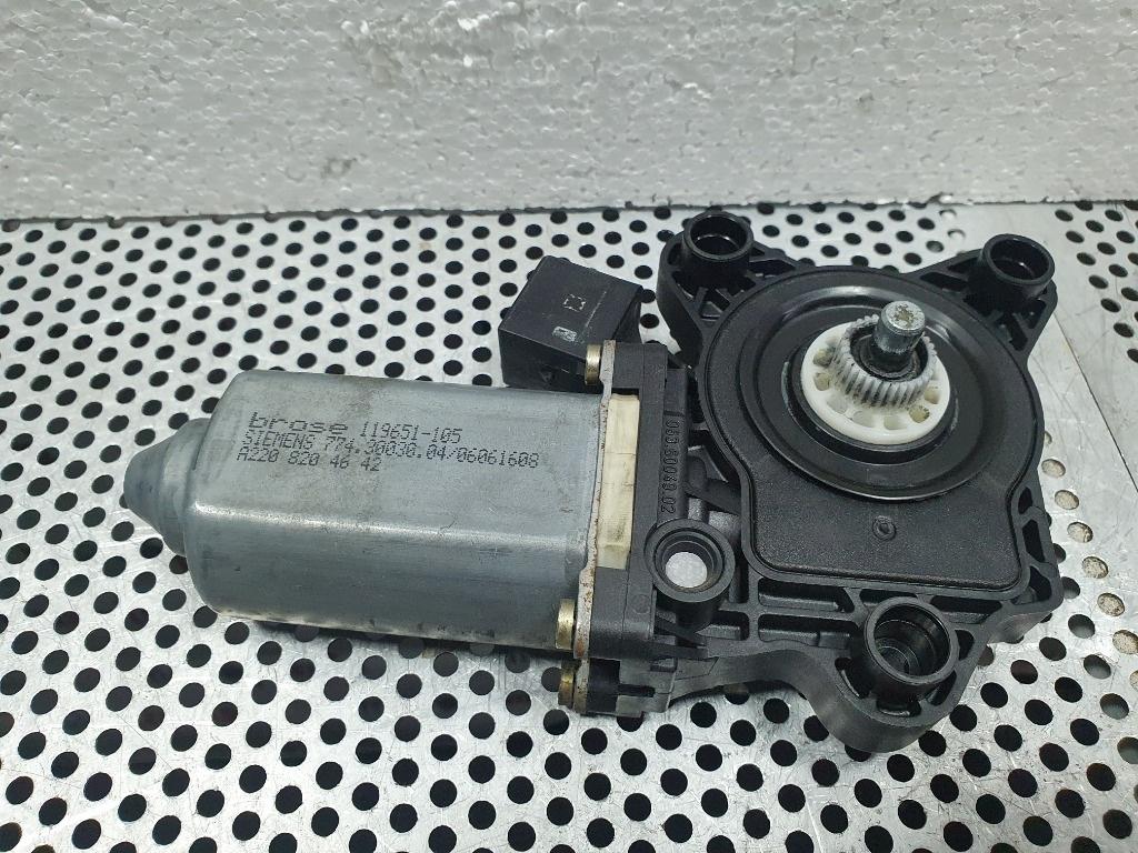 Motoras macara stanga fata MERCEDES-BENZ C-CLASS II W203  2000 - 2007, MERCEDES-BENZ C-CLASS T-Model II S203 2001 - 20072.2 C 220 CDI OM 646.963 A2208204642