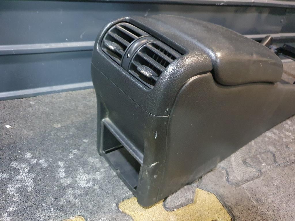 Consola centrala (tunel) MERCEDES-BENZ C-CLASS II W203  2000 - 2007, MERCEDES-BENZ C-CLASS T-Model II S203 2001 - 20072.2 C 220 CDI OM 646.963 E0376.110.21