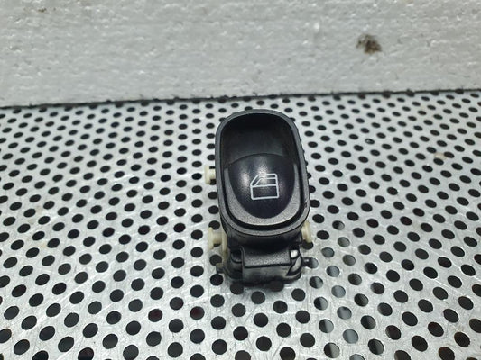 Buton deschidere geam MERCEDES-BENZ C-CLASS II W203  2000 - 2007, MERCEDES-BENZ C-CLASS T-Model II S203 2001 - 20072.5 C 230 M 272.920 A2038200210