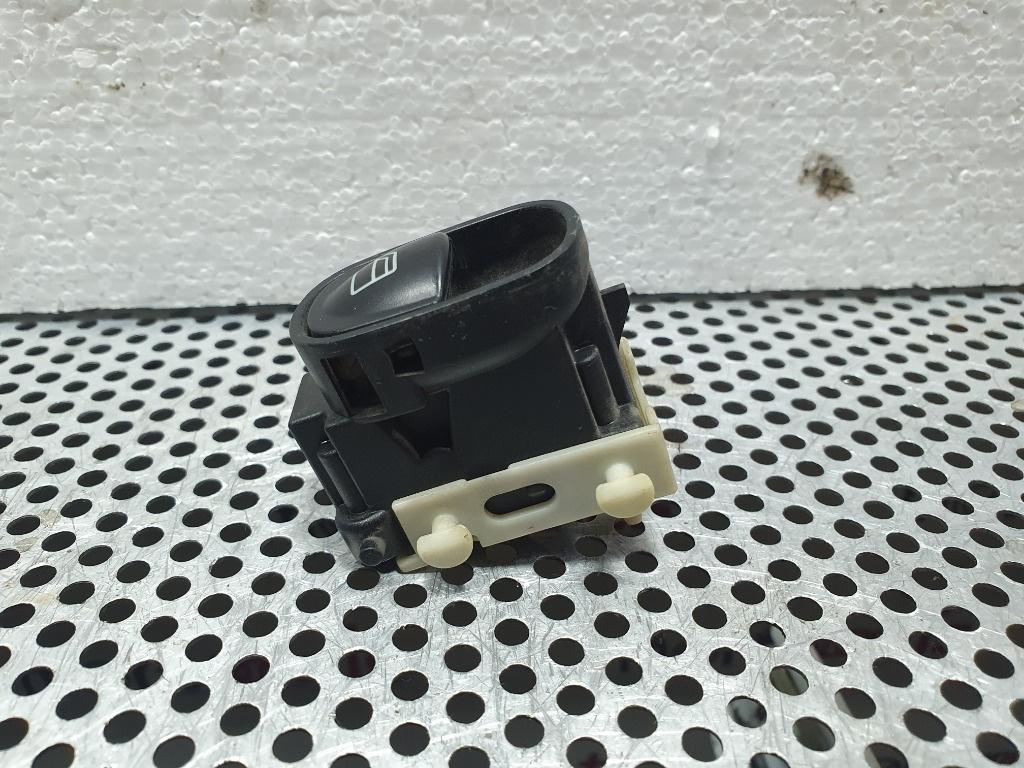 Buton deschidere geam MERCEDES-BENZ C-CLASS II W203  2000 - 2007, MERCEDES-BENZ C-CLASS T-Model II S203 2001 - 20072.5 C 230 M 272.920 A2038200210