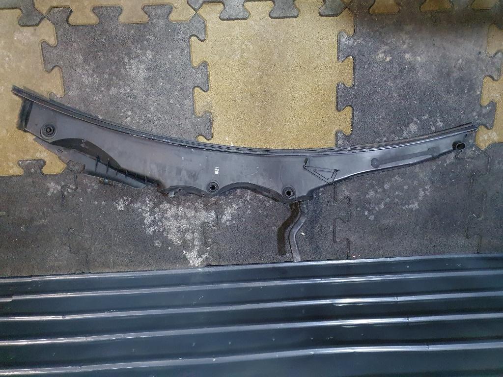 Grila stergator MERCEDES-BENZ C-CLASS II W203  2000 - 2007, MERCEDES-BENZ C-CLASS T-Model II S203 2001 - 20072.2 C 220 CDI OM 611.962 2038300813