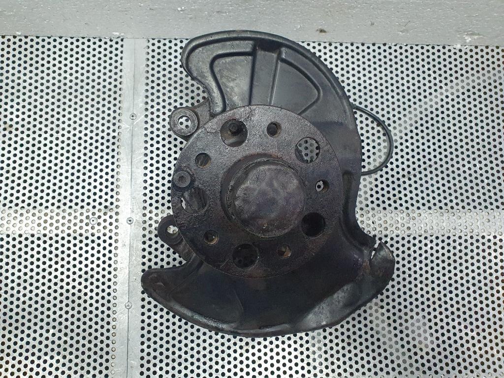 Fuzeta stanga fata MERCEDES-BENZ C-CLASS II W203  2000 - 2007, MERCEDES-BENZ C-CLASS T-Model II S203 2001 - 20072.2 C 220 CDI OM 646.963 A2093320001