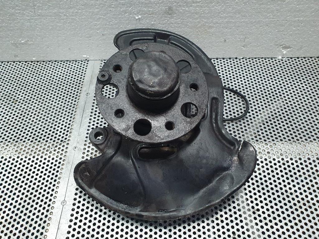 Fuzeta stanga fata MERCEDES-BENZ C-CLASS II W203  2000 - 2007, MERCEDES-BENZ C-CLASS T-Model II S203 2001 - 20072.2 C 220 CDI OM 646.963 A2093320001